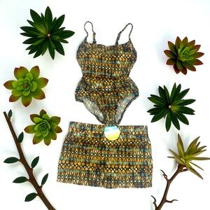 Aqua Soleil Geometric Swimsuit Set